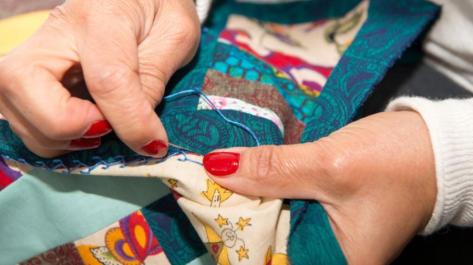 hands quilting